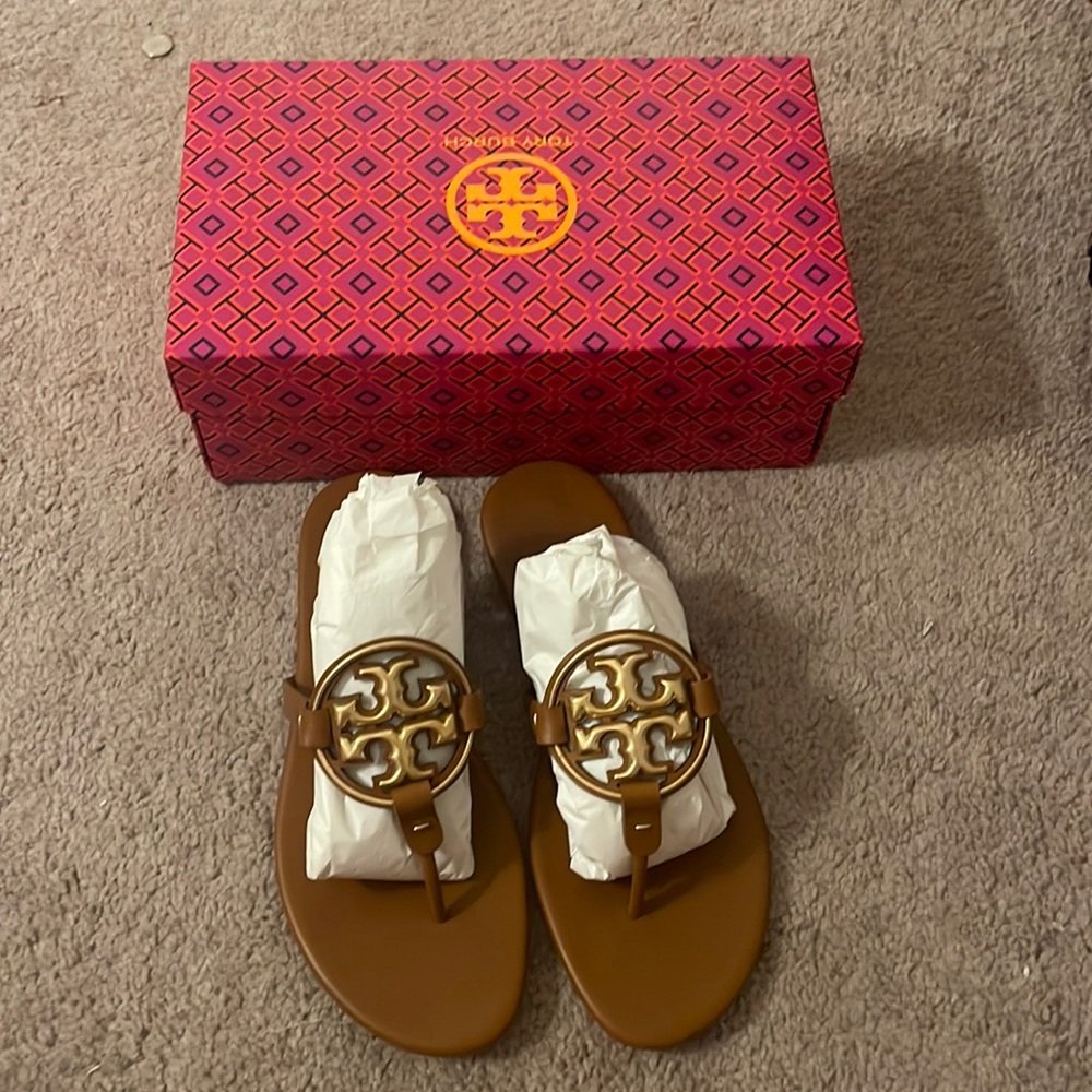 BNIB TORY BURCH MILLER SOFT METAL LOGO SANDAL 10.5